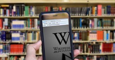 Brecha de género, sesgo y derechos: qué ven los estudiantes al analizar Wikipedia
