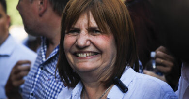 Patricia Bullrich firmó su adhesión a La Libertad Avanza