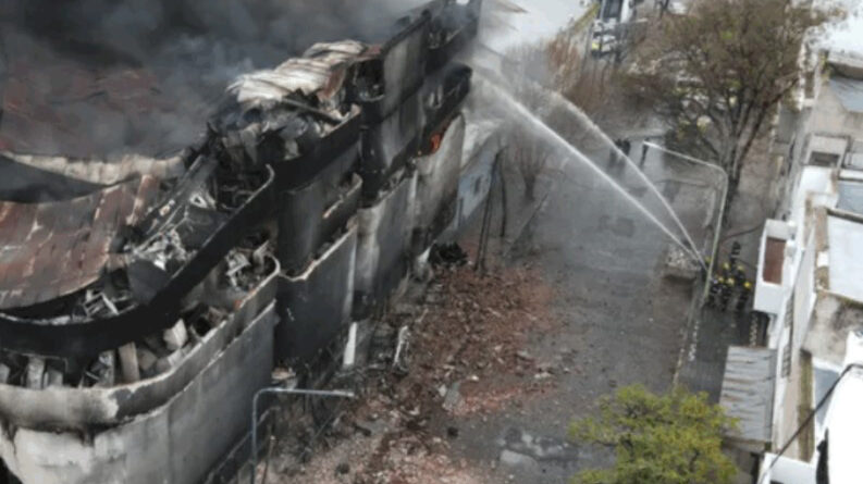 Incendio en La Plata: peritarán una camioneta que estacionó minutos antes del incendio