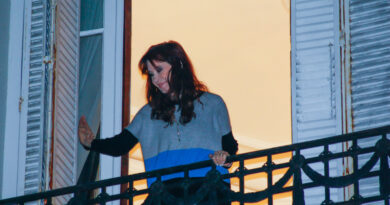 A tres años del atentado a Cristina Fernández de Kirchner militantes marcharon hasta su casa