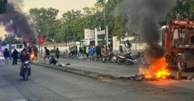 Protesta policial: Se registraron graves incidentes durante la noche del lunes y la madrugada de este martes.