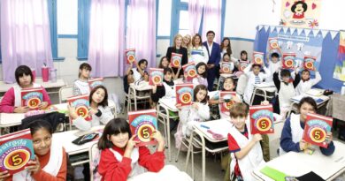 Frente al recorte del Gobierno nacional: La Matanza entregó más de 1 millón de libros y manuales.
