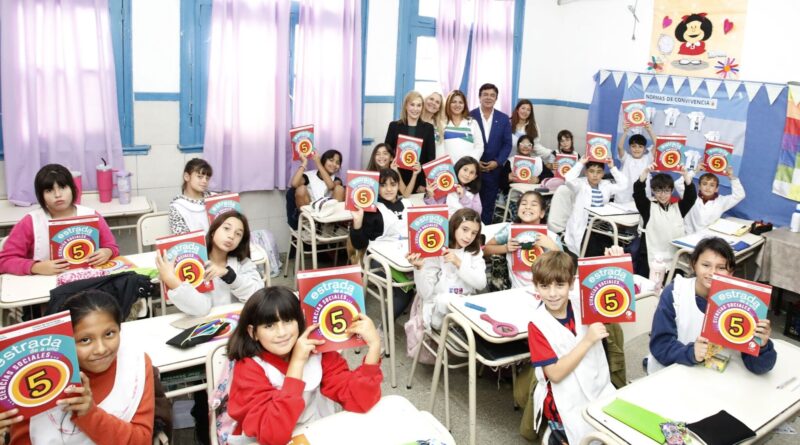 Frente al recorte del Gobierno nacional: La Matanza entregó más de 1 millón de libros y manuales.