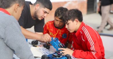 Jóvenes estudiantes de La Matanza en las finales del Triatlón de Robótica de los Juegos Bonaerenses