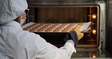 Egresados de las Escuelas de Oficios de La Matanza podrán obtener o renovar gratis el Certificado Único de Manipulación de Alimentos.